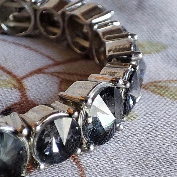 Rivoli Smoke Gray Rhinestone Vintage Stretch Bracelet Silver Tone - Picture 7 of 10
